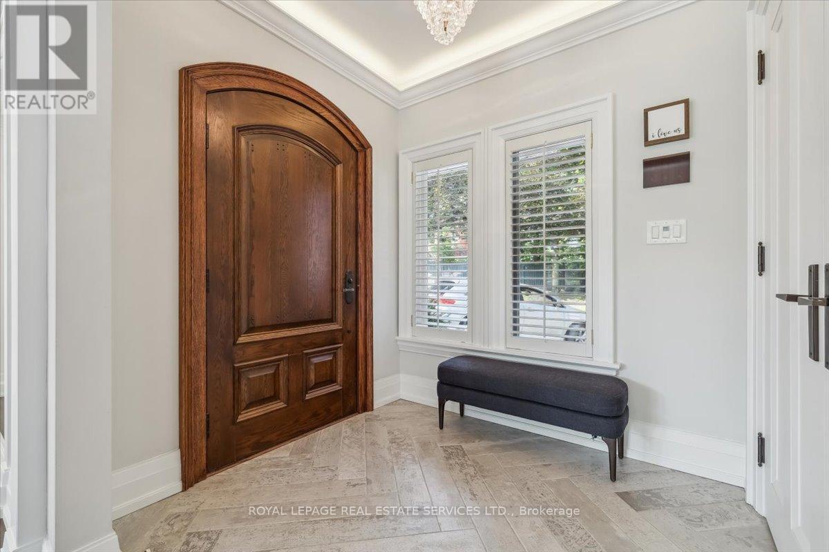 












382 TRAFALGAR ROAD

,
Oakville,




Ontario
L6J3H5

