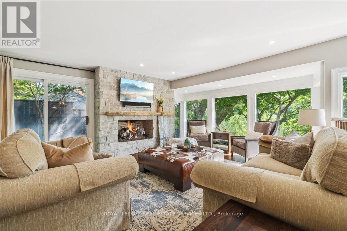 












382 TRAFALGAR ROAD

,
Oakville,




Ontario
L6J3H5

