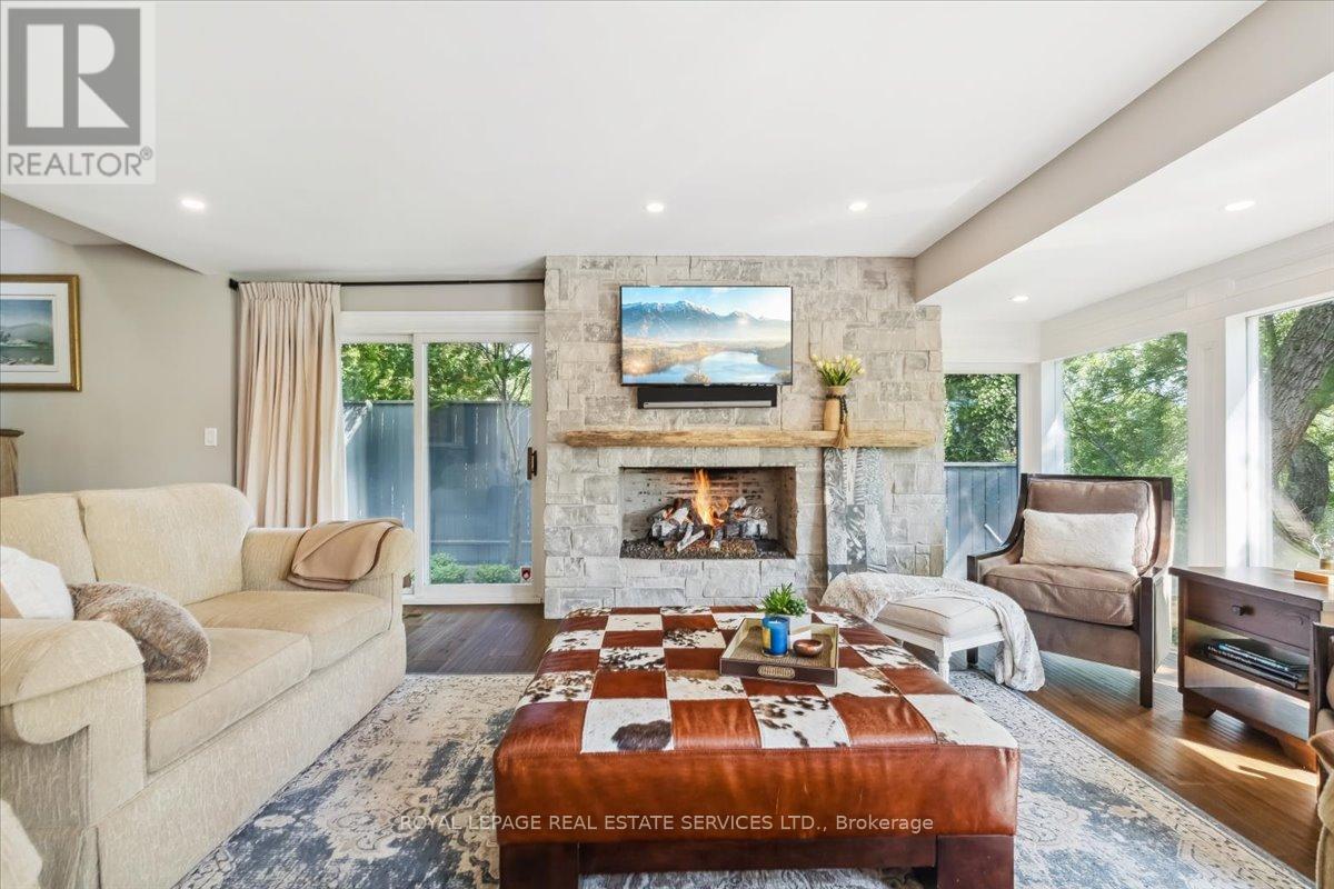 












382 TRAFALGAR ROAD

,
Oakville,




Ontario
L6J3H5

