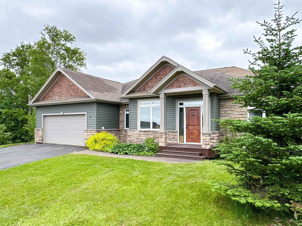 












41 Southampton Drive

,
Stratford,




PE
C1B 0B2

