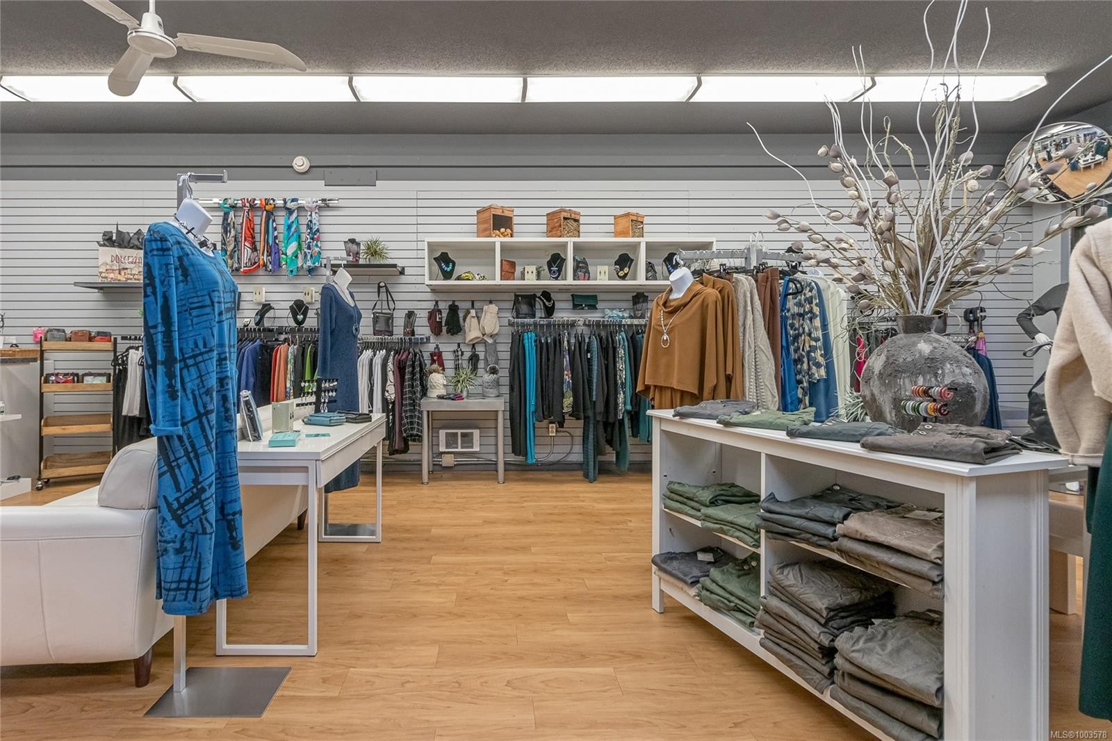 









702


Memorial

Ave, C,
Qualicum Beach,




BC
V9K 1S8

