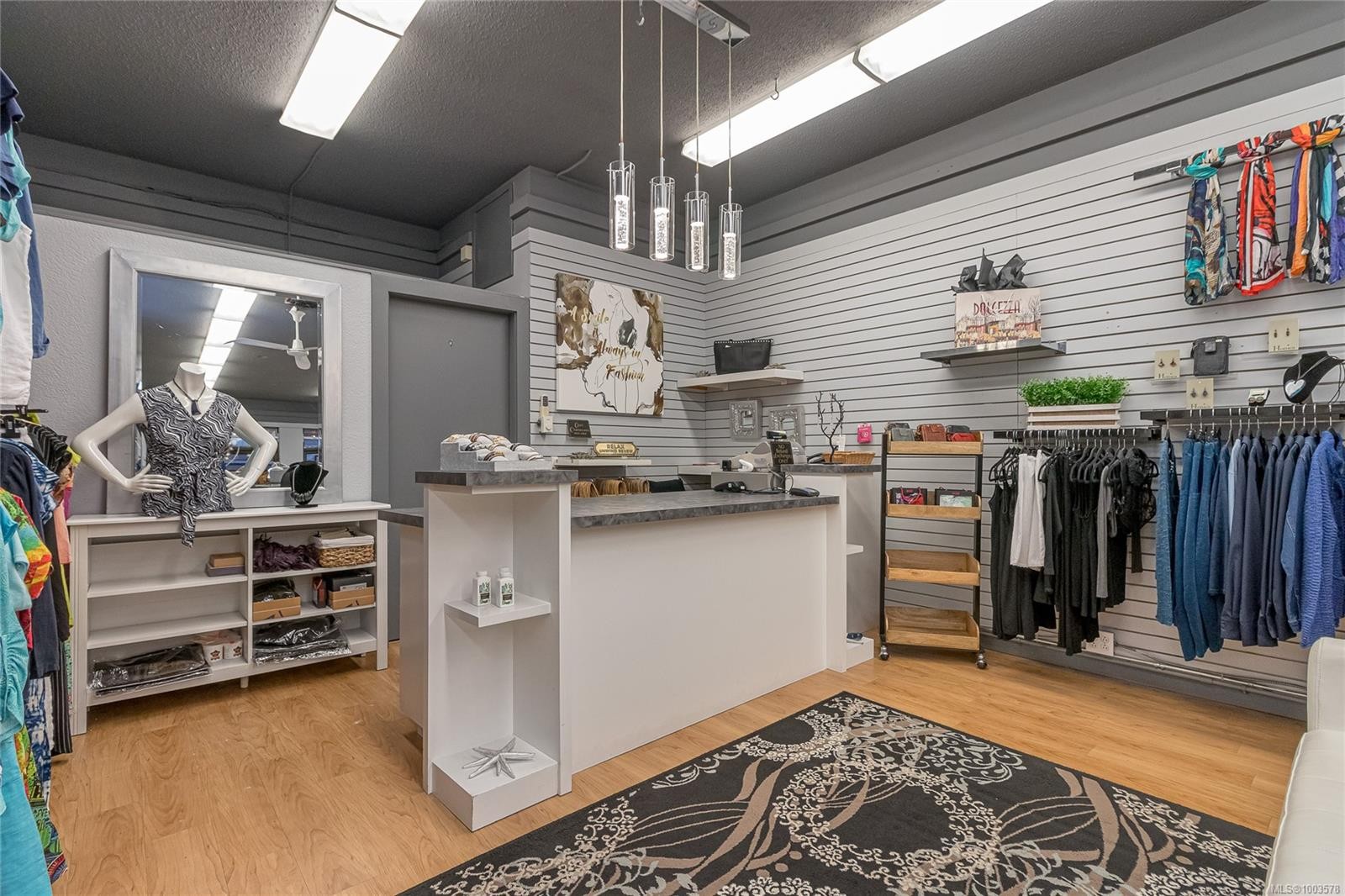 









702


Memorial

Ave, C,
Qualicum Beach,




BC
V9K 1S8

