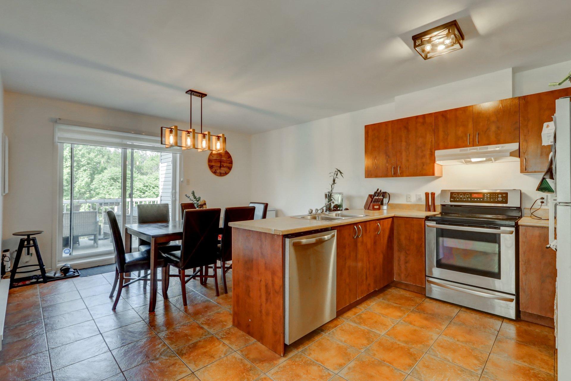 









2452

 - 2458


Rue Schulz

,
Saint-Jérôme,




QC
J7Y5B4


