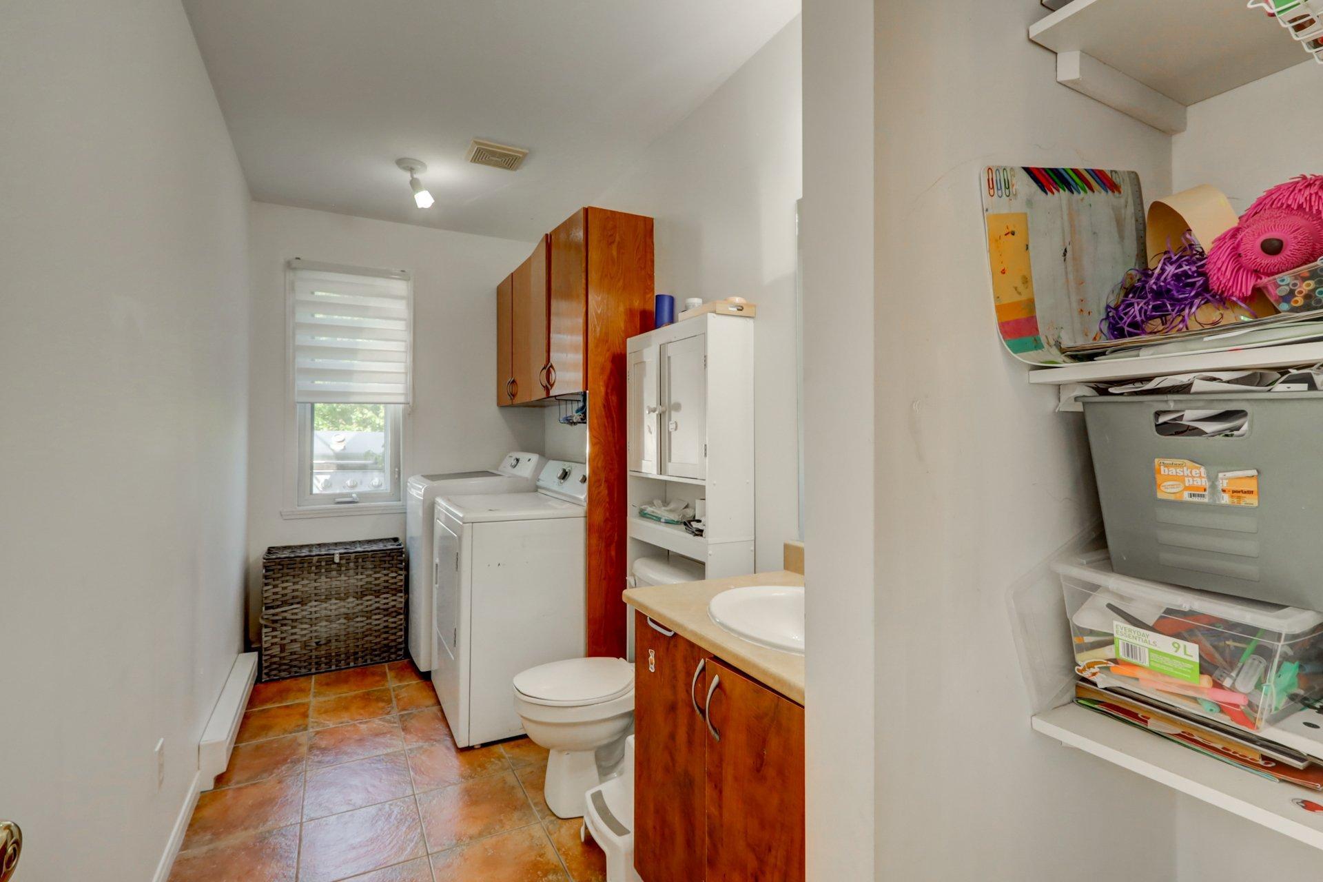 









2452

 - 2458


Rue Schulz

,
Saint-Jérôme,




QC
J7Y5B4


