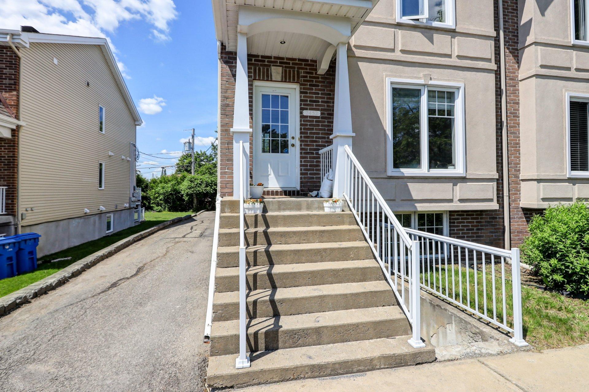 









2452

 - 2458


Rue Schulz

,
Saint-Jérôme,




QC
J7Y5B4


