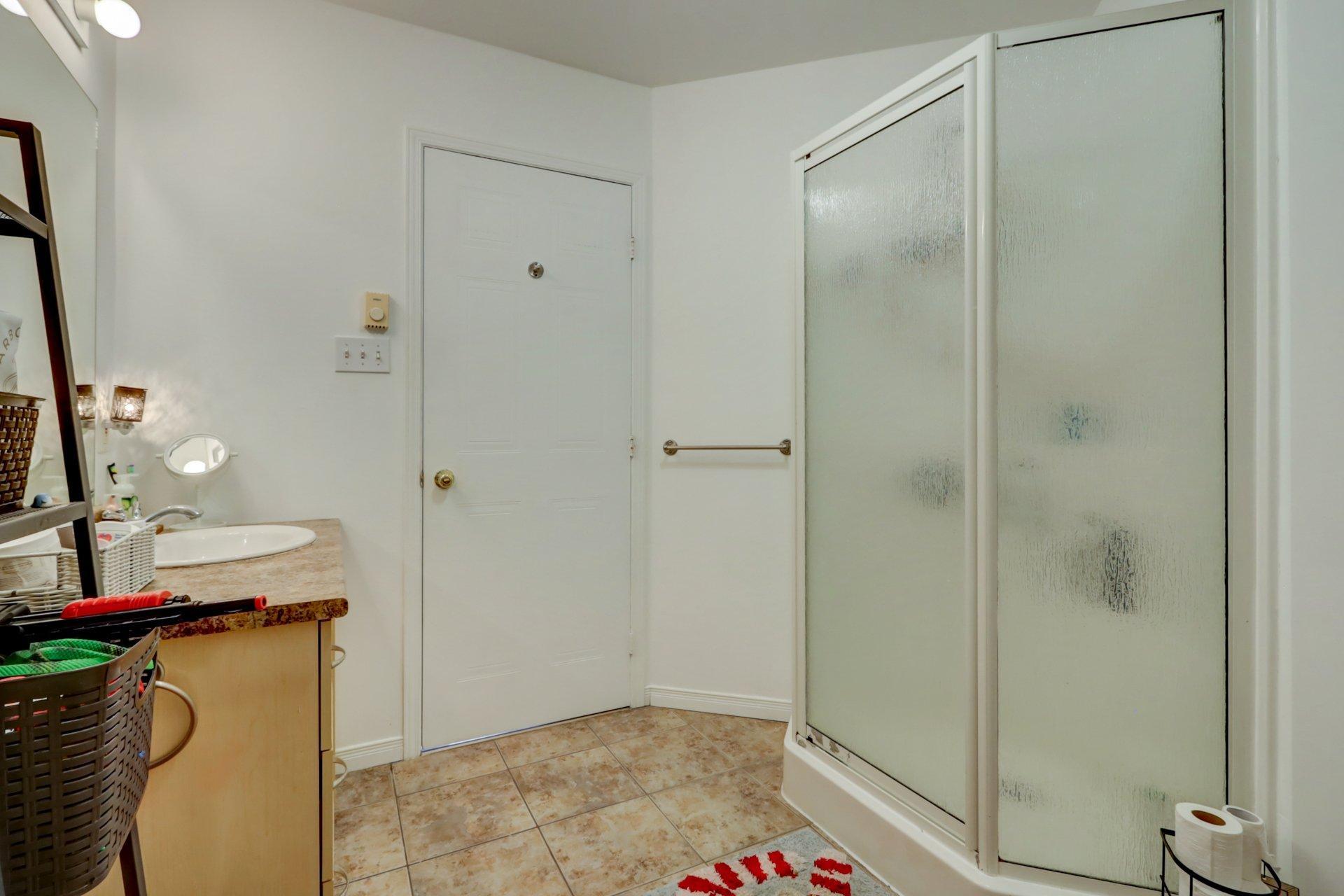 









2452

 - 2458


Rue Schulz

,
Saint-Jérôme,




QC
J7Y5B4

