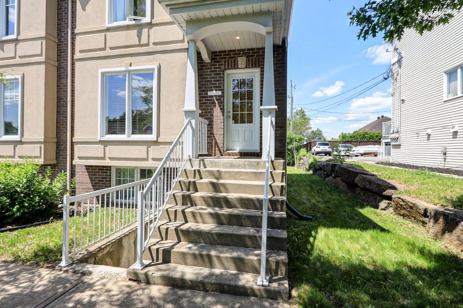 









2452

 - 2458


Rue Schulz

,
Saint-Jérôme,




QC
J7Y5B4

