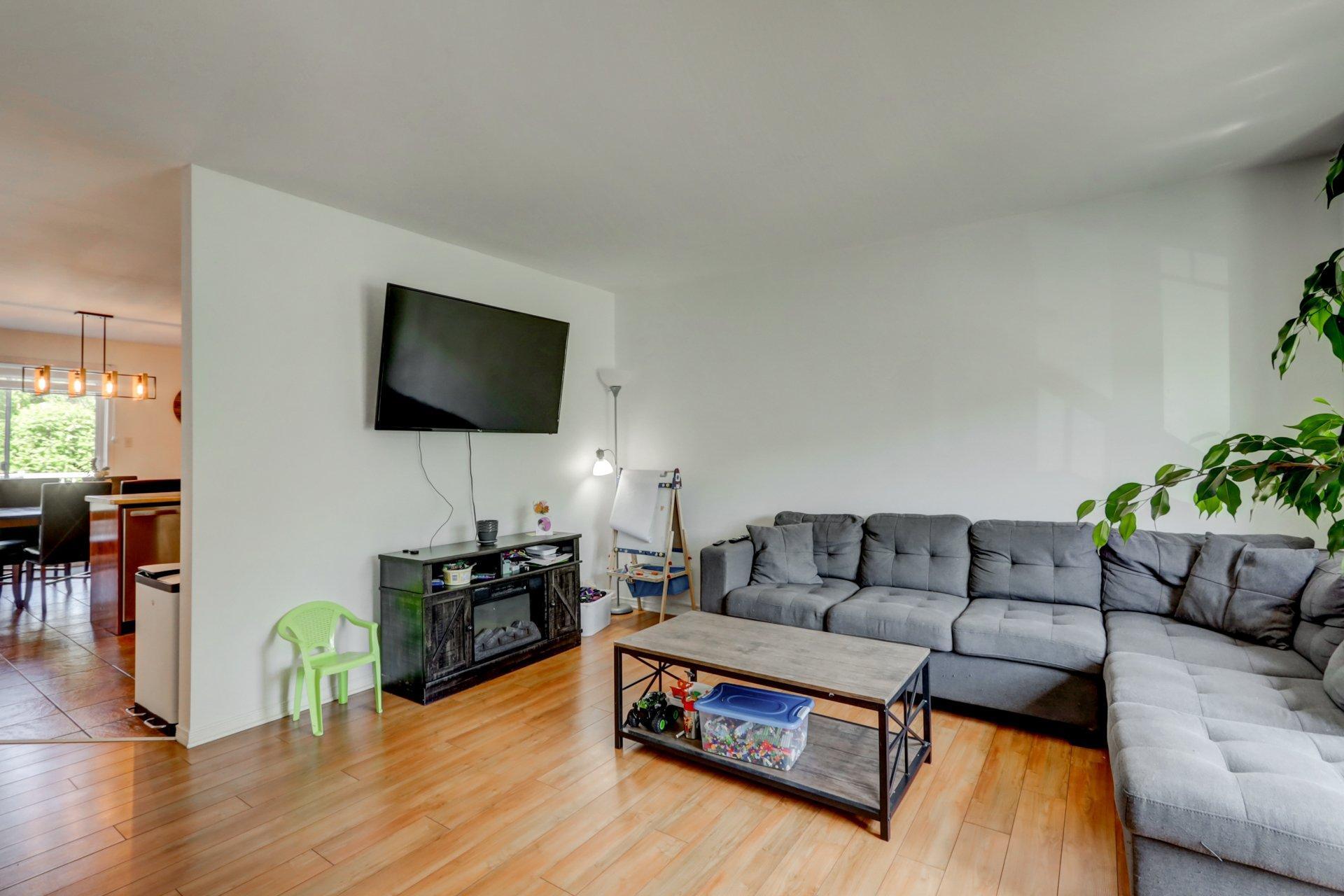 









2452

 - 2458


Rue Schulz

,
Saint-Jérôme,




QC
J7Y5B4

