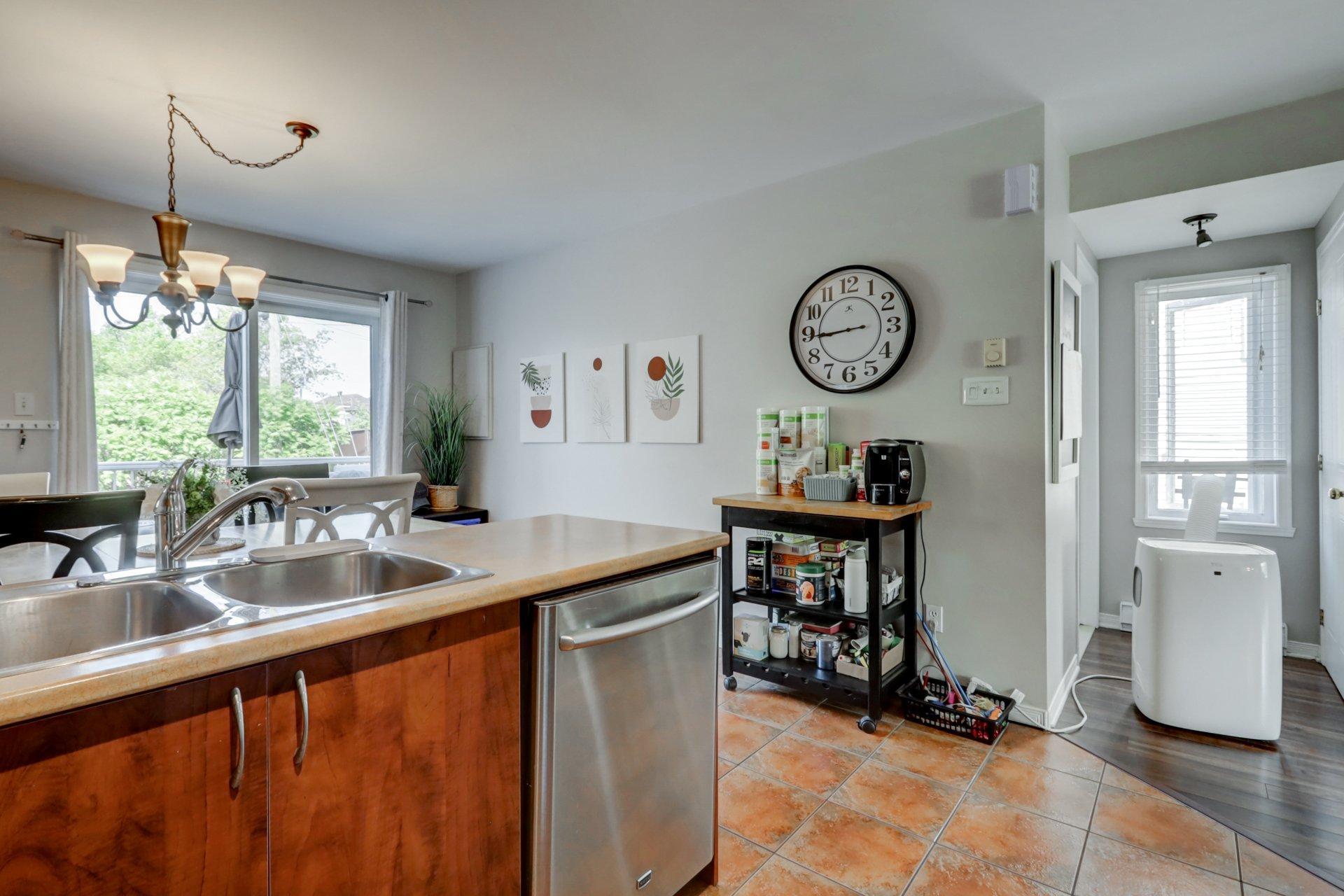 









2452

 - 2458


Rue Schulz

,
Saint-Jérôme,




QC
J7Y5B4

