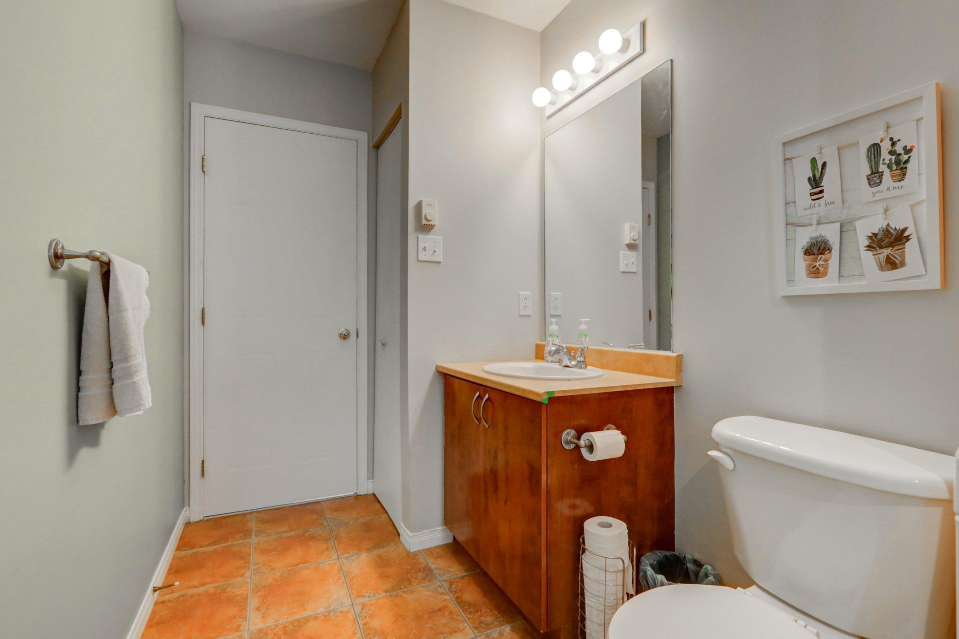 









2452

 - 2458


Rue Schulz

,
Saint-Jérôme,




QC
J7Y5B4


