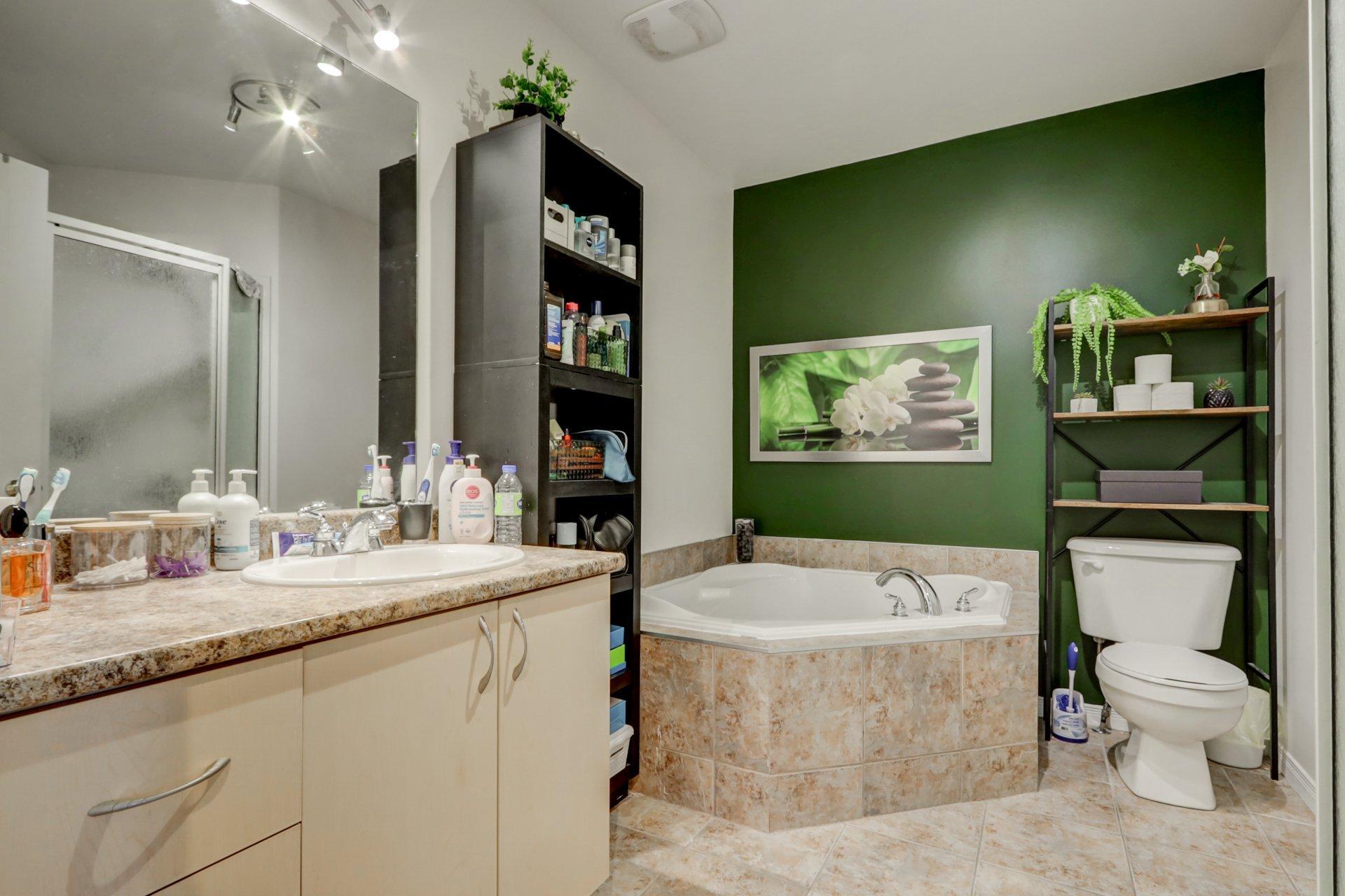 









2452

 - 2458


Rue Schulz

,
Saint-Jérôme,




QC
J7Y5B4

