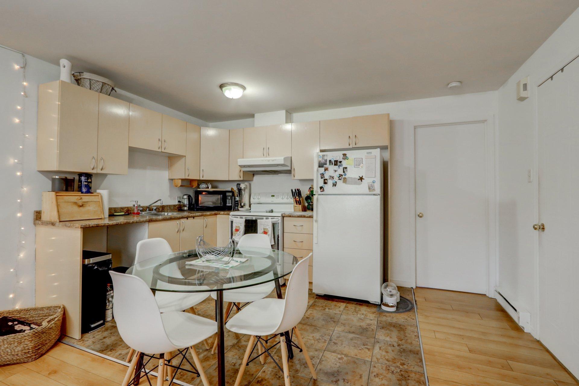 









2452

 - 2458


Rue Schulz

,
Saint-Jérôme,




QC
J7Y5B4

