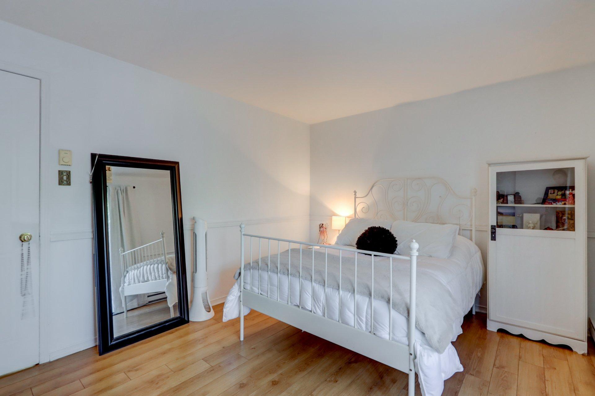 









2452

 - 2458


Rue Schulz

,
Saint-Jérôme,




QC
J7Y5B4

