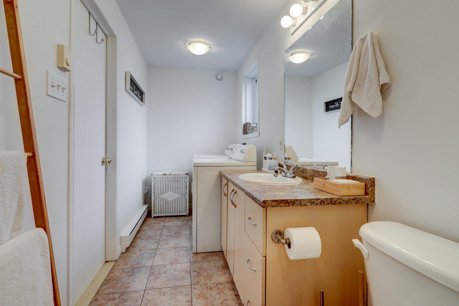 









2452

 - 2458


Rue Schulz

,
Saint-Jérôme,




QC
J7Y5B4

