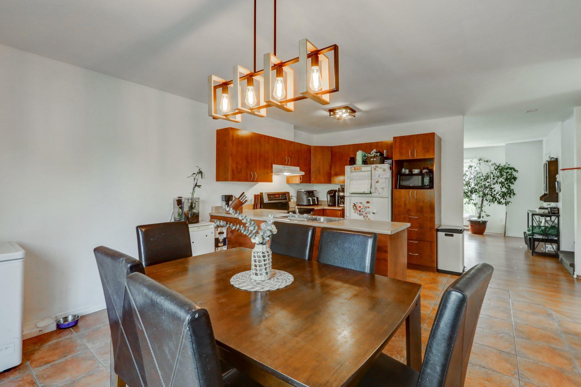 









2452

 - 2458


Rue Schulz

,
Saint-Jérôme,




QC
J7Y5B4

