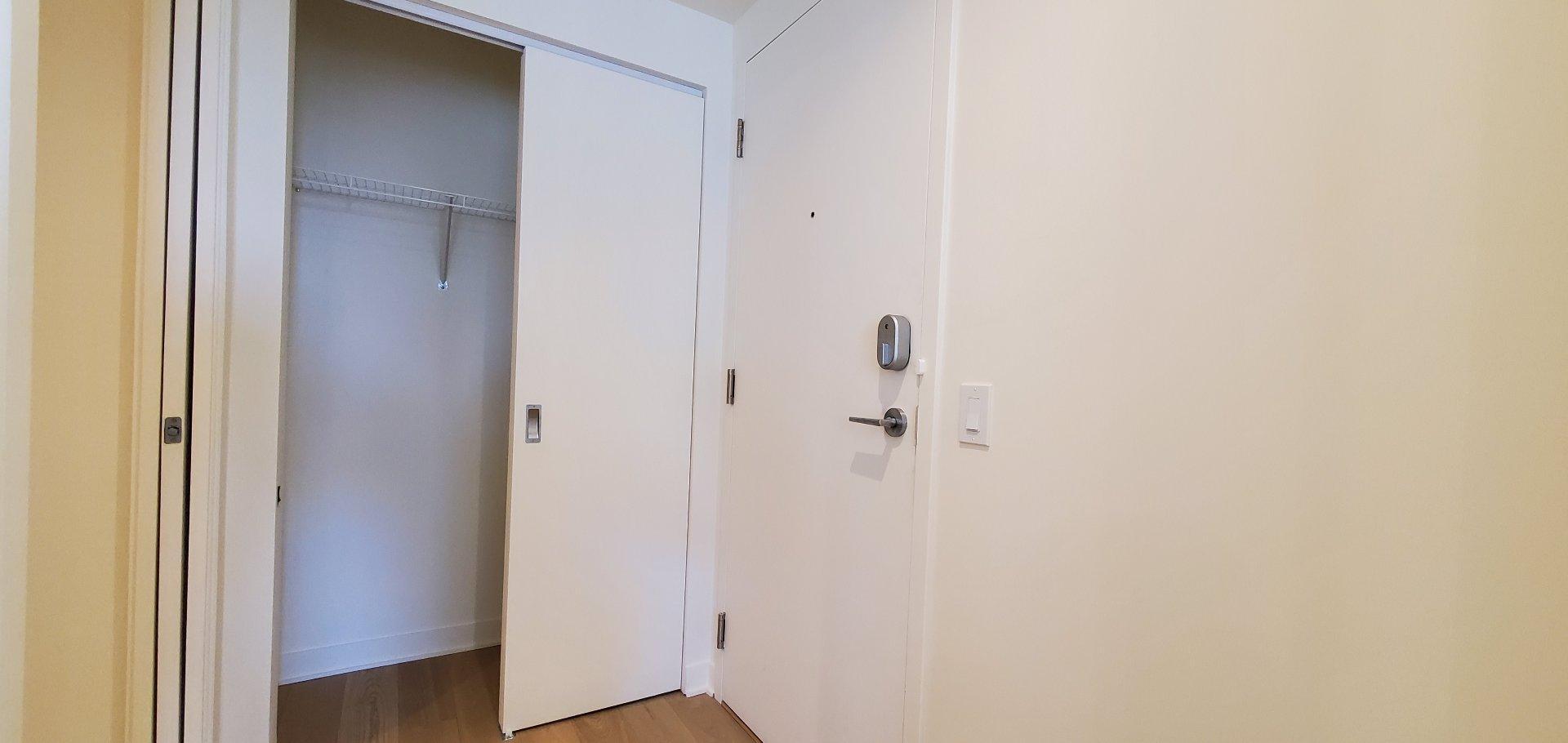 









360


Rue Mayor

, 1606,
Montréal (Ville-Marie),




QC
H3A0J4

