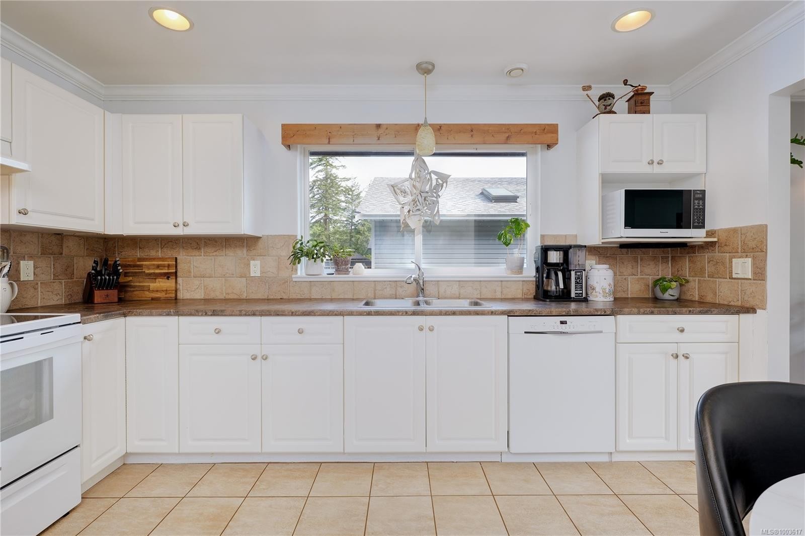 









1821


Brooks

Rd,
Sooke,




BC
V9Z 0P9

