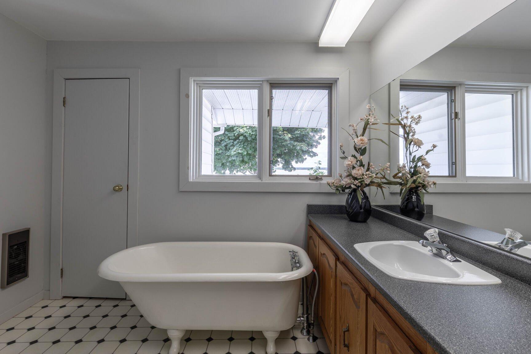 









128


Rue de la Cédrière

,
Gatineau (Aylmer),




QC
J9H2T4

