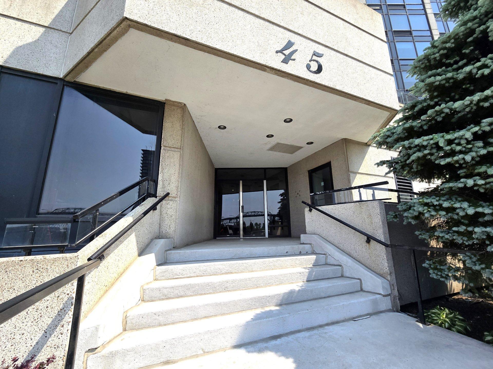 









45


Place Charles-Le Moyne

, 104,
Longueuil (Le Vieux-Longueuil),




QC
J4K5G5

