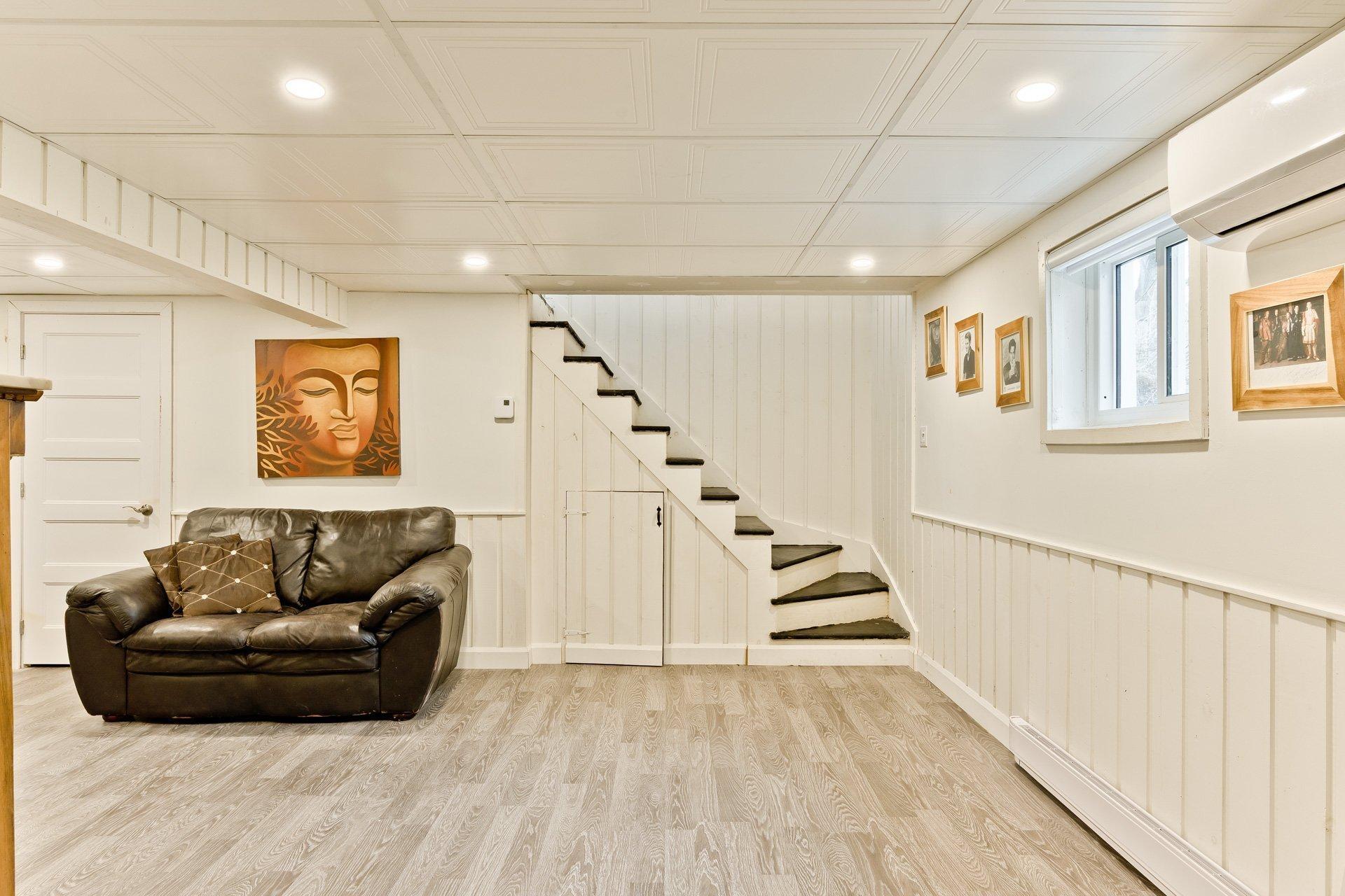 









285


Rue Lionel

,
Magog,




QC
J1X3C6

