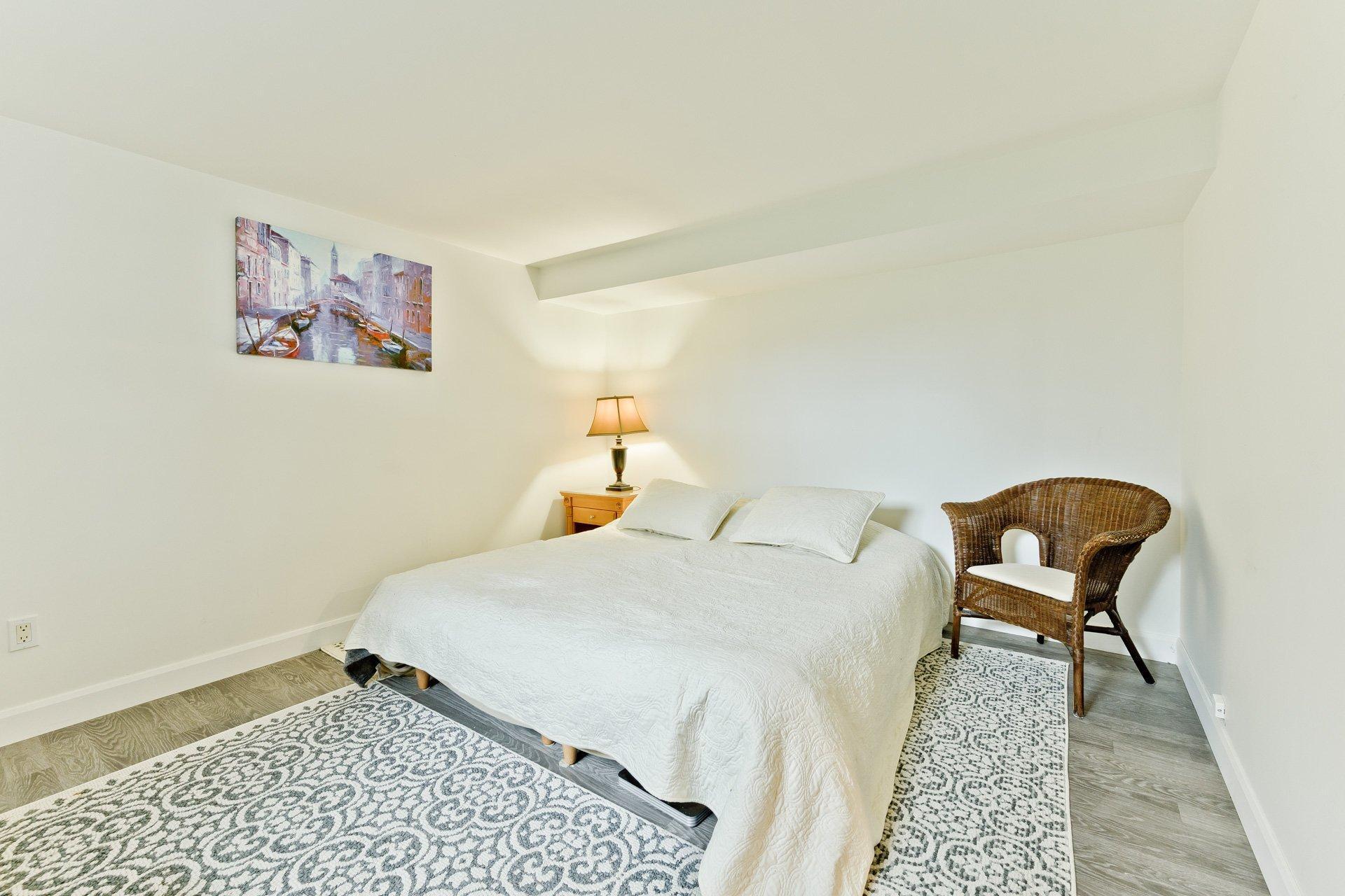 









285


Rue Lionel

,
Magog,




QC
J1X3C6

