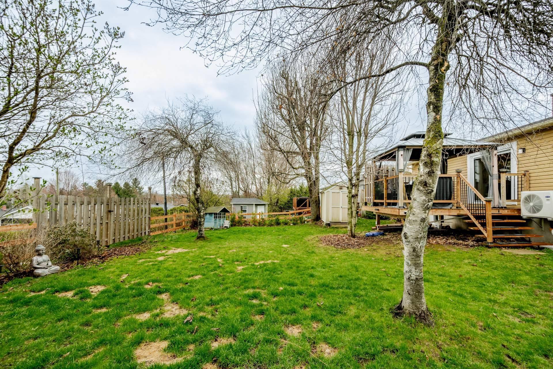 









285


Rue Lionel

,
Magog,




QC
J1X3C6

