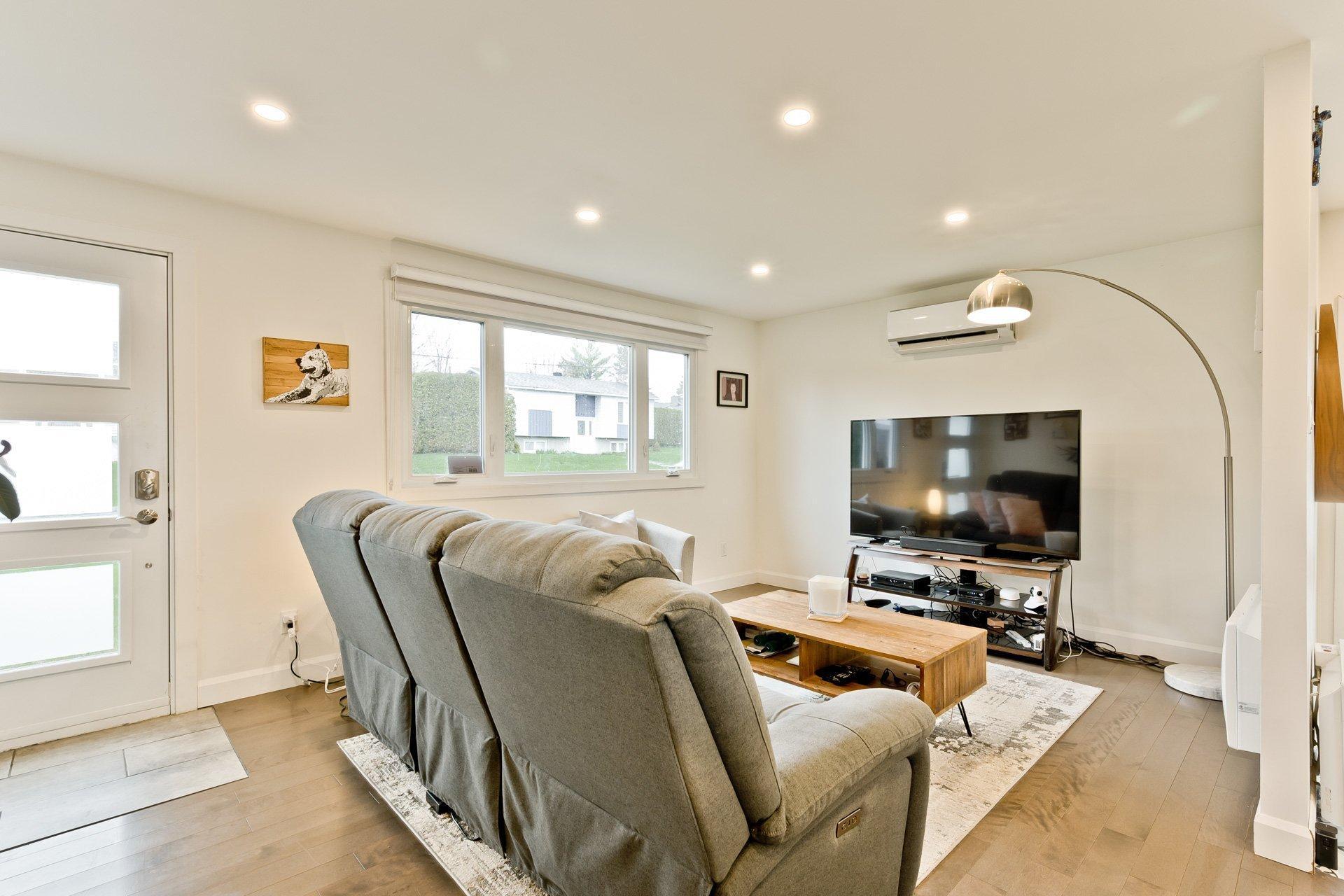 









285


Rue Lionel

,
Magog,




QC
J1X3C6

