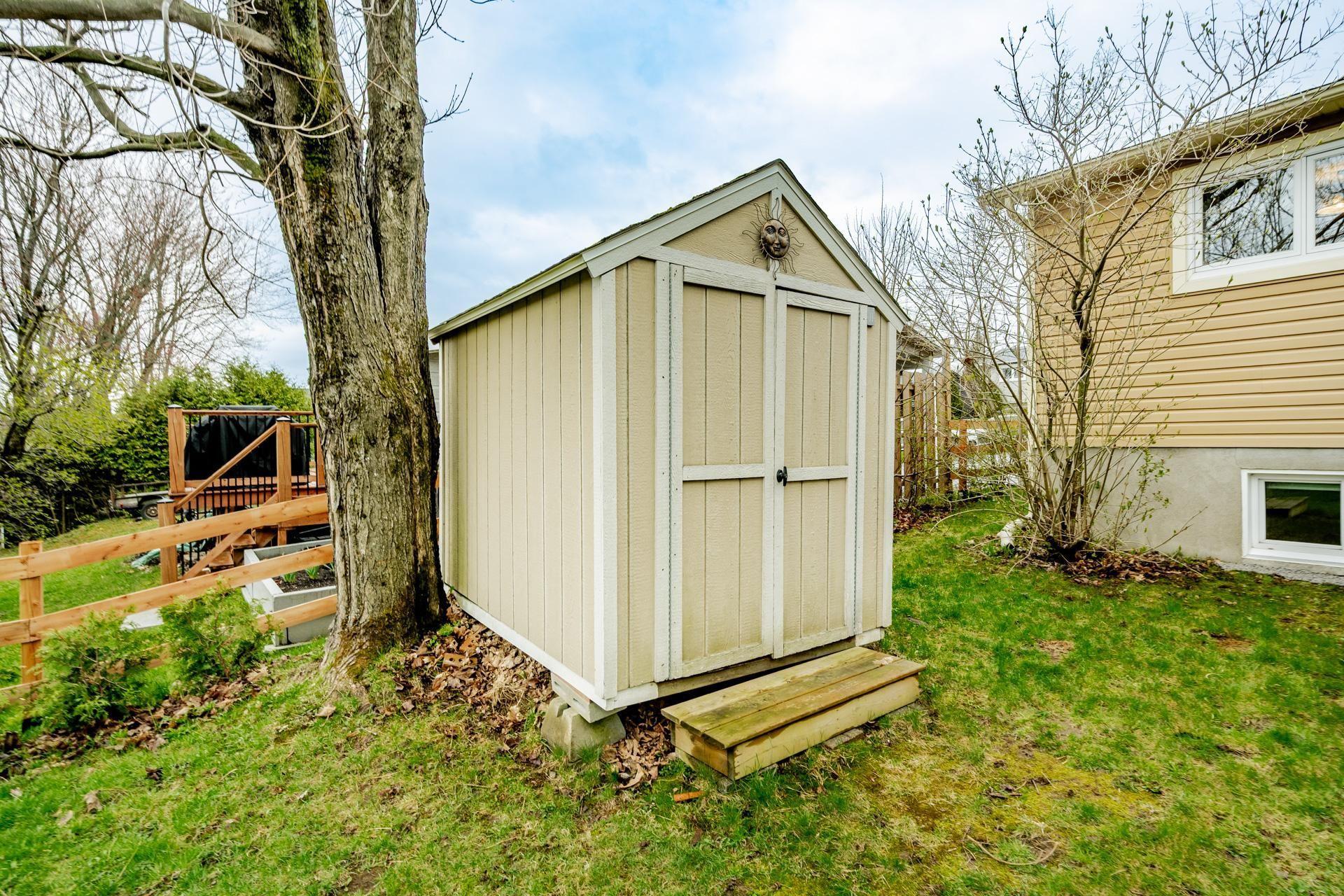 









285


Rue Lionel

,
Magog,




QC
J1X3C6

