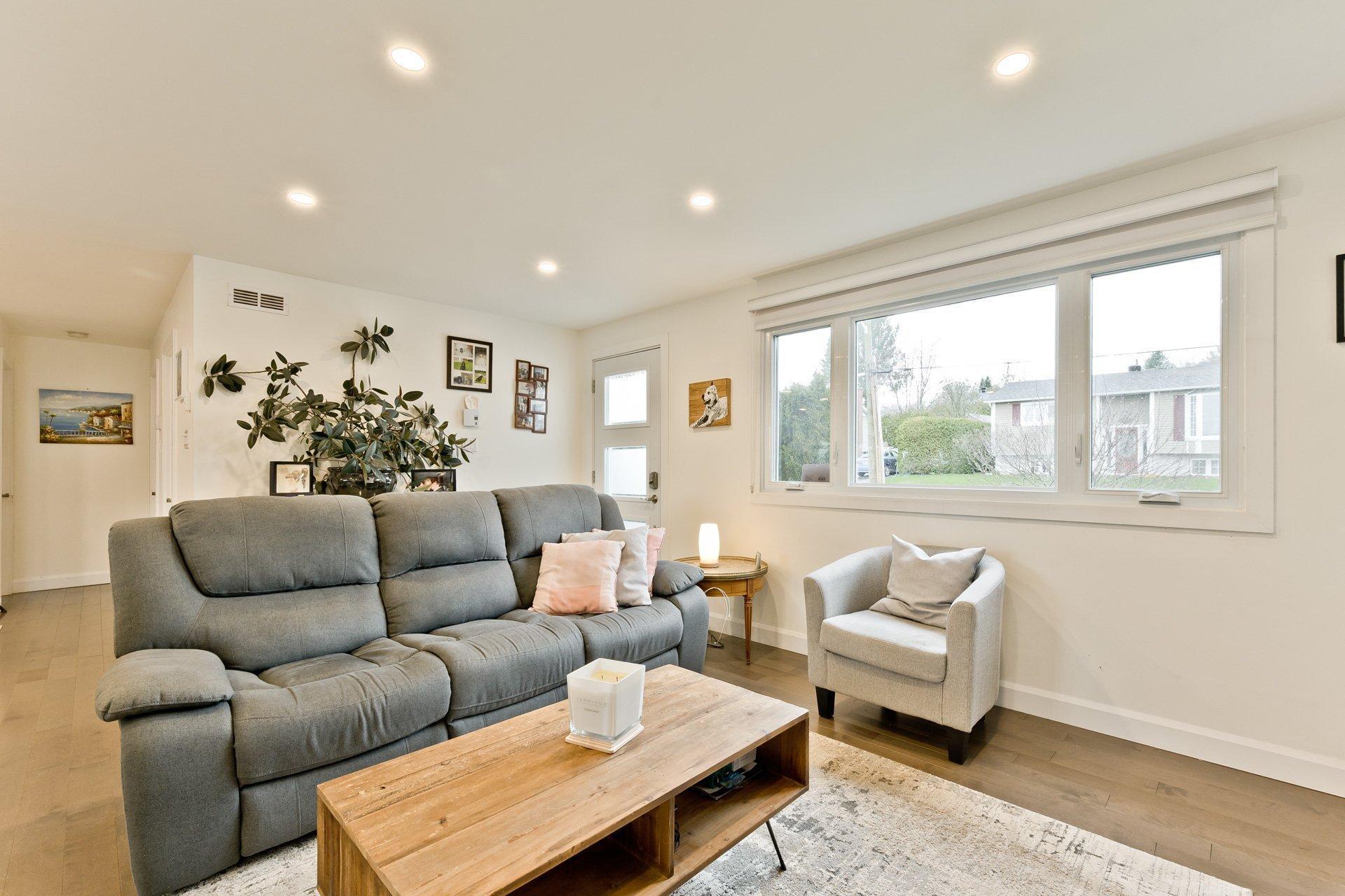 









285


Rue Lionel

,
Magog,




QC
J1X3C6

