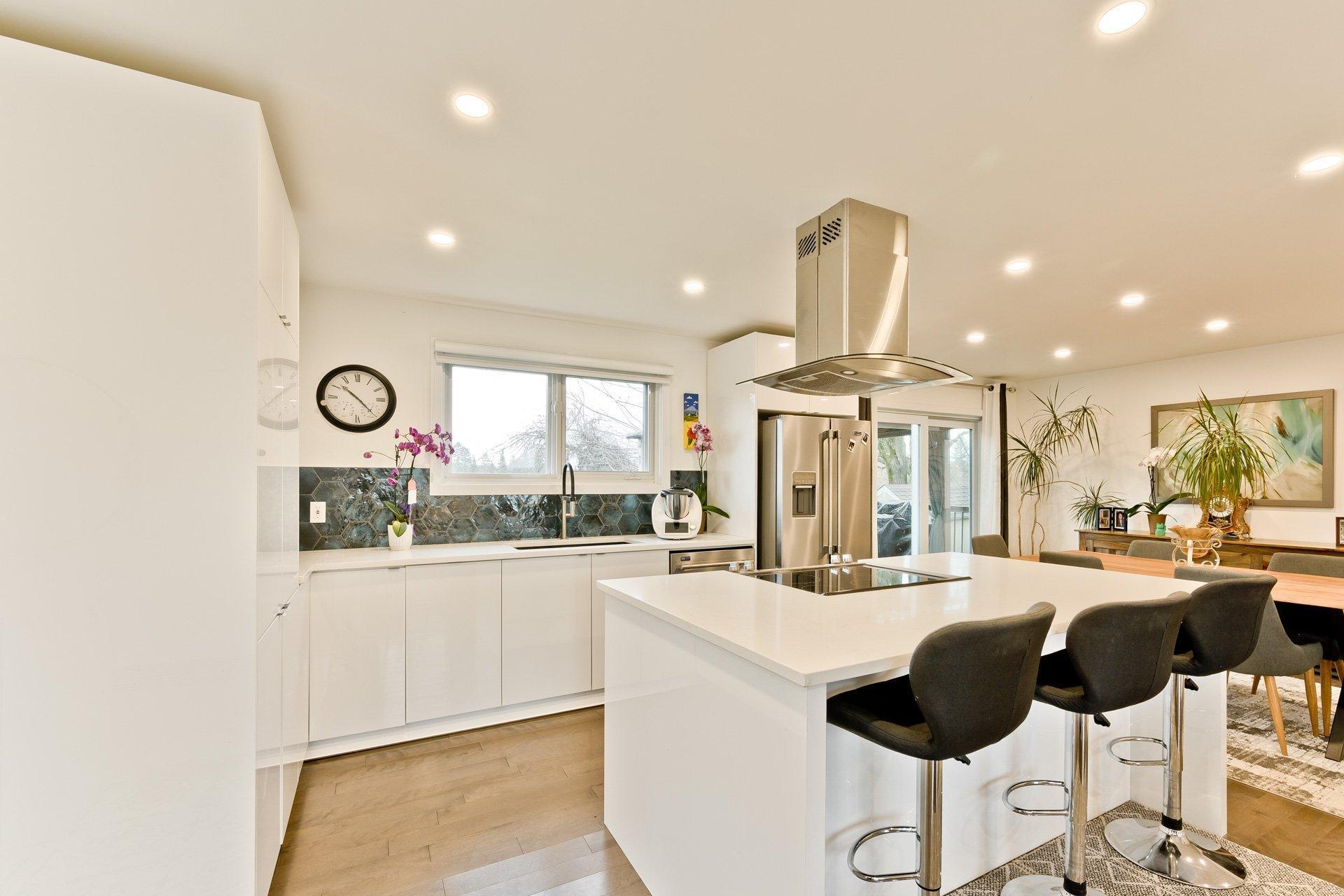 









285


Rue Lionel

,
Magog,




QC
J1X3C6

