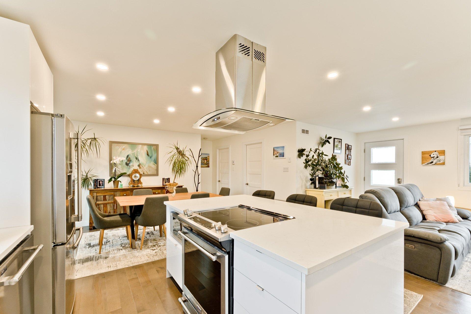 









285


Rue Lionel

,
Magog,




QC
J1X3C6

