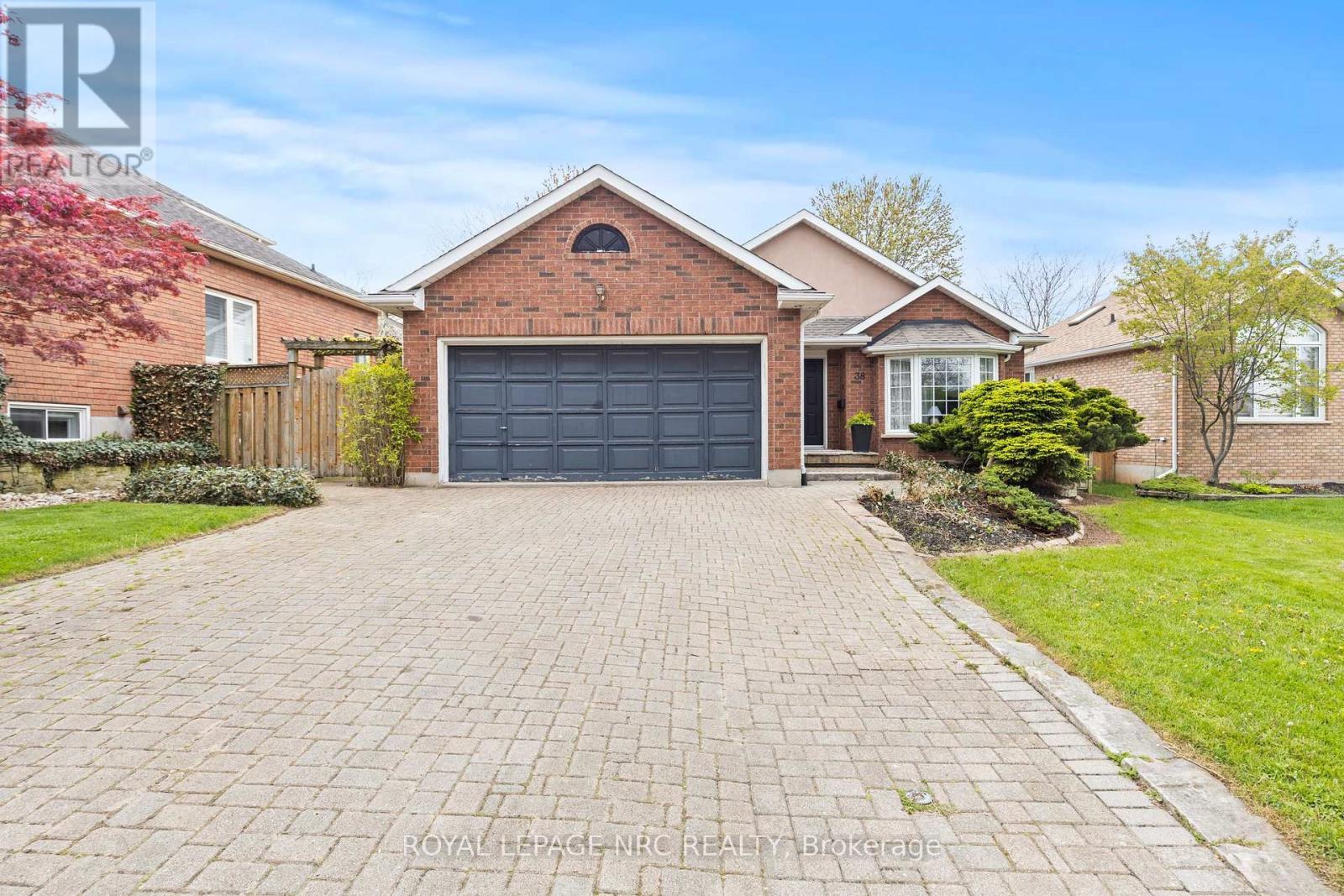 












38 BAKER ROAD

,
Grimsby (Grimsby East),




Ontario
L3M5H6

