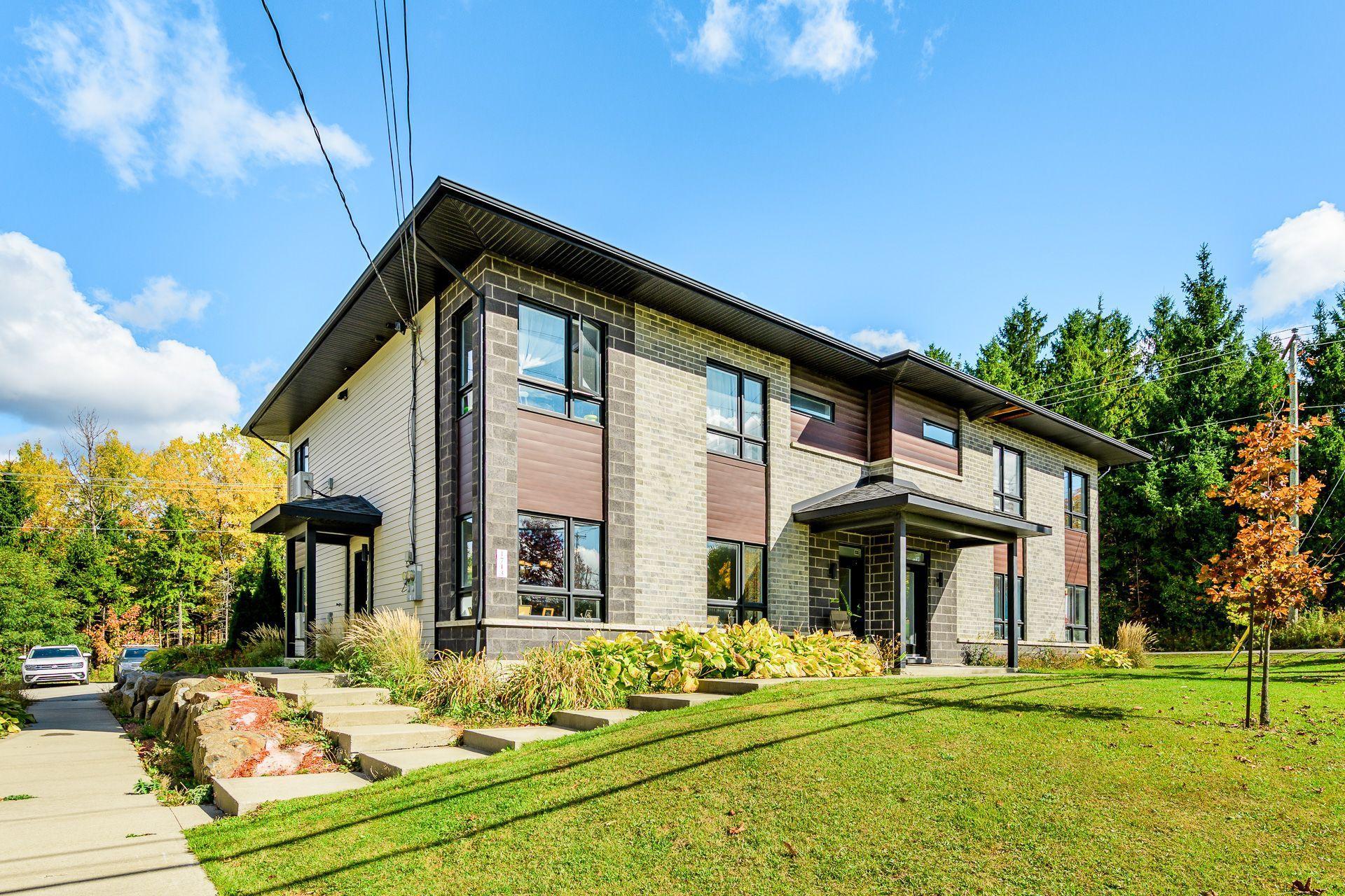 









1713

 - 1719


Rue Principale E.

,
Magog,




QC
J1X1Z8


