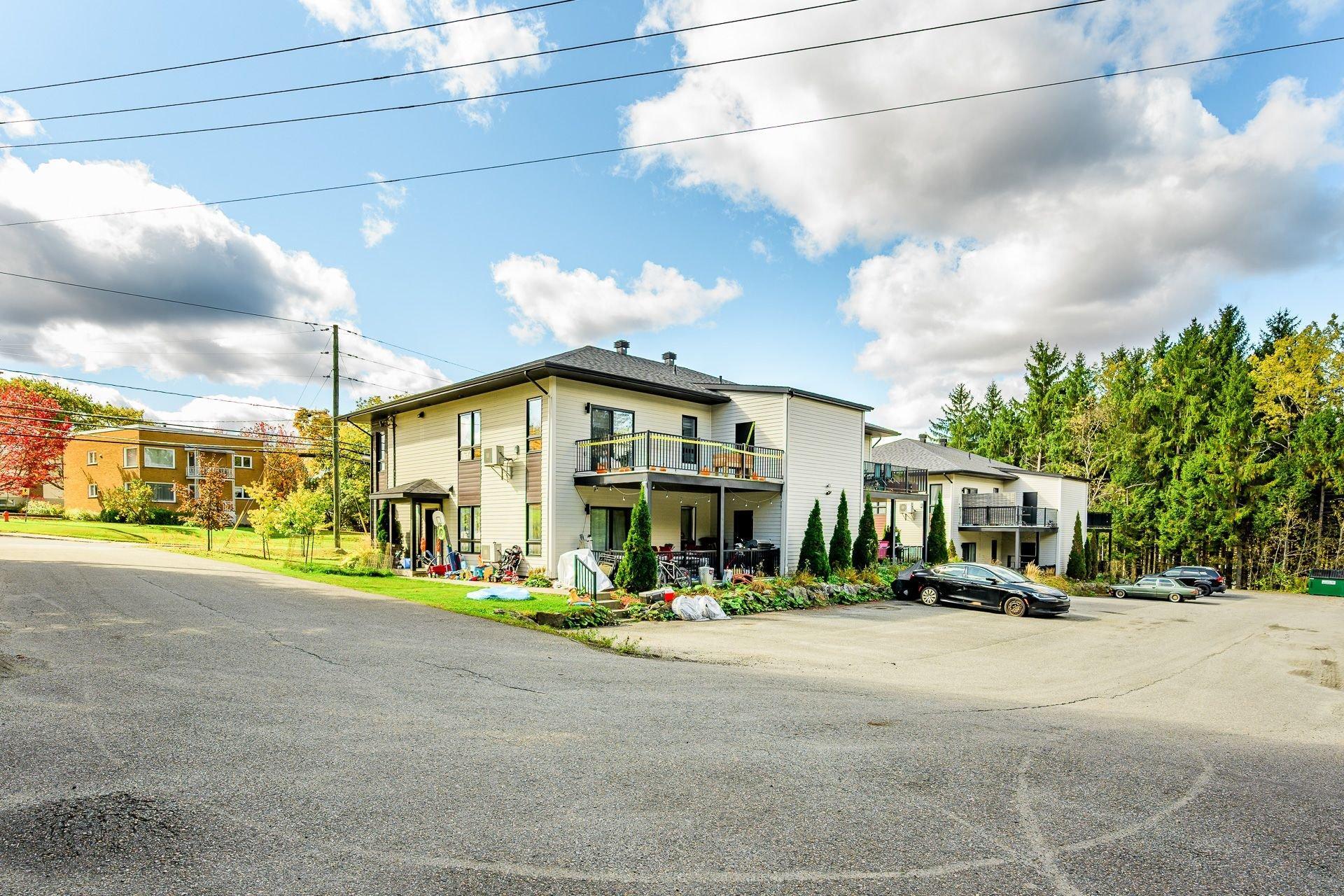 









1713

 - 1719


Rue Principale E.

,
Magog,




QC
J1X1Z8

