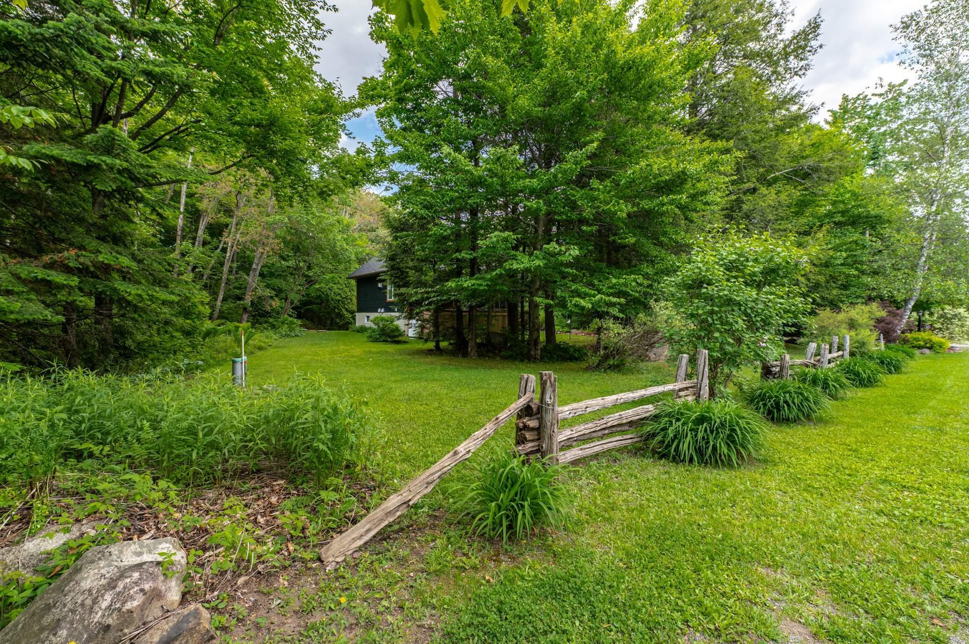 









36


Ch. des Papillons

,
Sainte-Anne-des-Lacs,




QC
J0R1B0


