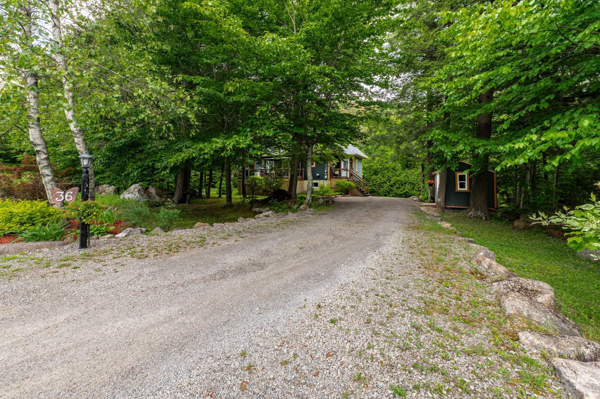 









36


Ch. des Papillons

,
Sainte-Anne-des-Lacs,




QC
J0R1B0

