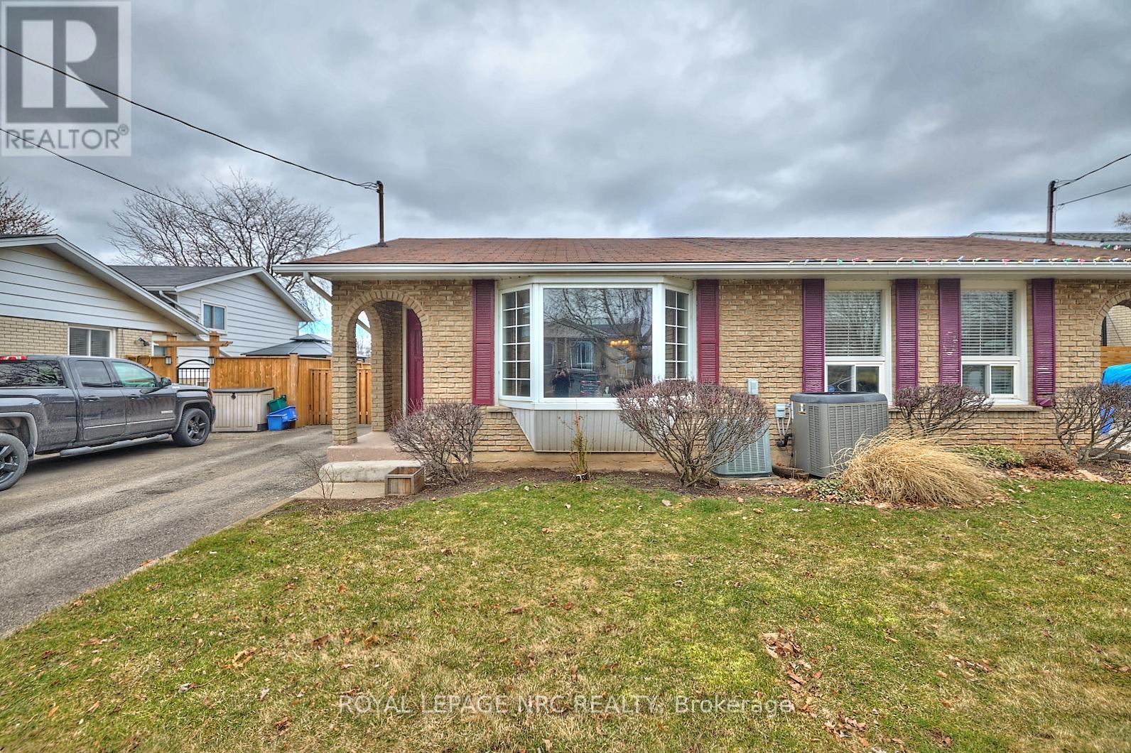 












45 GREEN MAPLE DRIVE

,
St. Catharines (Secord Woods),




Ontario
L2P3P4

