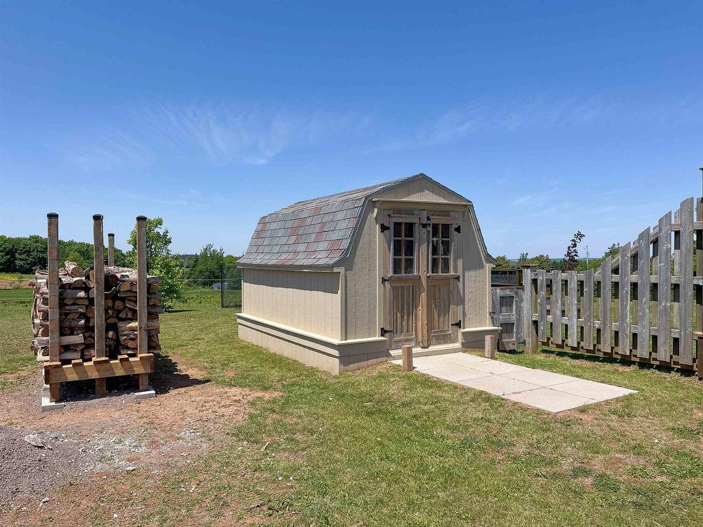












309 Darlington Road

,
North Wiltshire,




PE
C0A 1Y0

