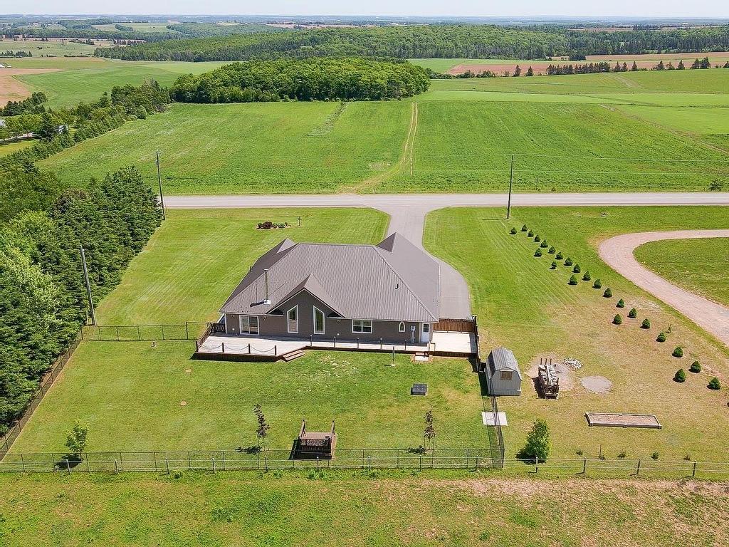 












309 Darlington Road

,
North Wiltshire,




PE
C0A 1Y0

