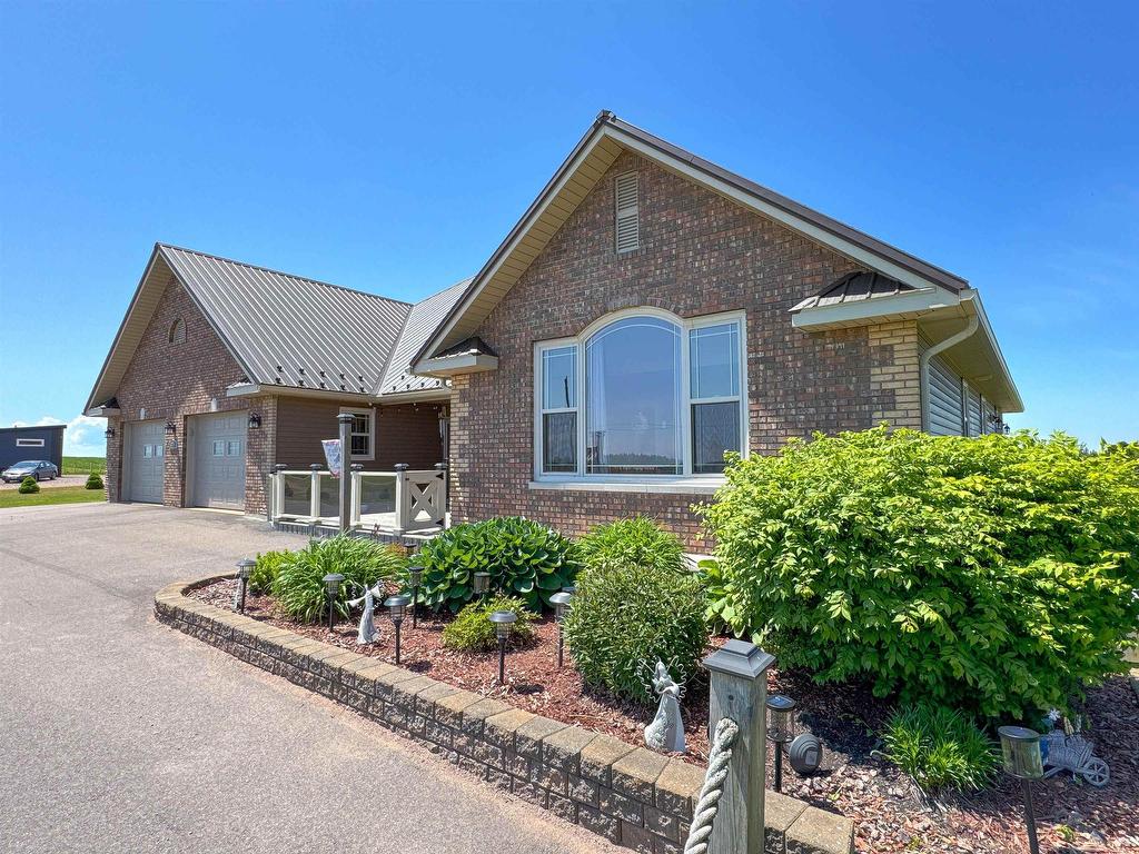 












309 Darlington Road

,
North Wiltshire,




PE
C0A 1Y0

