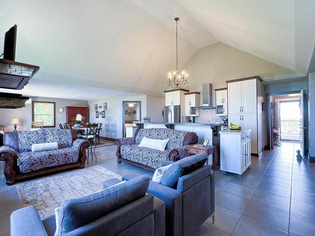 












309 Darlington Road

,
North Wiltshire,




PE
C0A 1Y0

