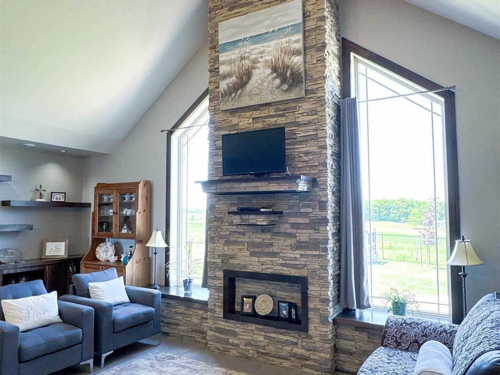 












309 Darlington Road

,
North Wiltshire,




PE
C0A 1Y0

