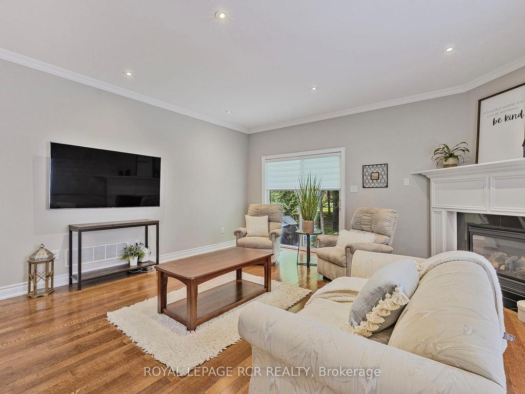 









44


Fred Barnard

Way,
Uxbridge,




ON
L9P 0B9

