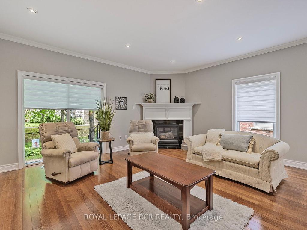 









44


Fred Barnard

Way,
Uxbridge,




ON
L9P 0B9

