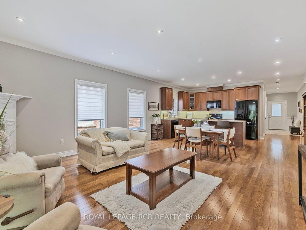 









44


Fred Barnard

Way,
Uxbridge,




ON
L9P 0B9

