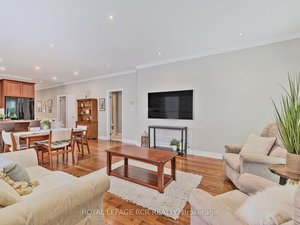 









44


Fred Barnard

Way,
Uxbridge,




ON
L9P 0B9

