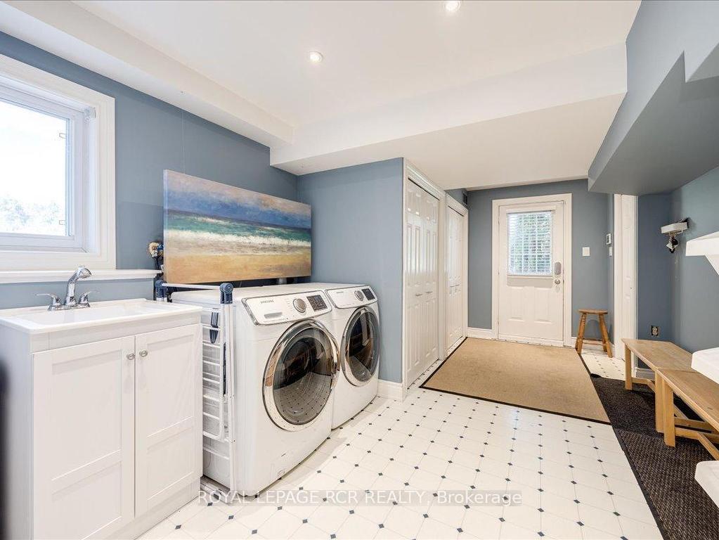









21324


McCowan

Road,
East Gwillimbury,




ON
L0G 1M0

