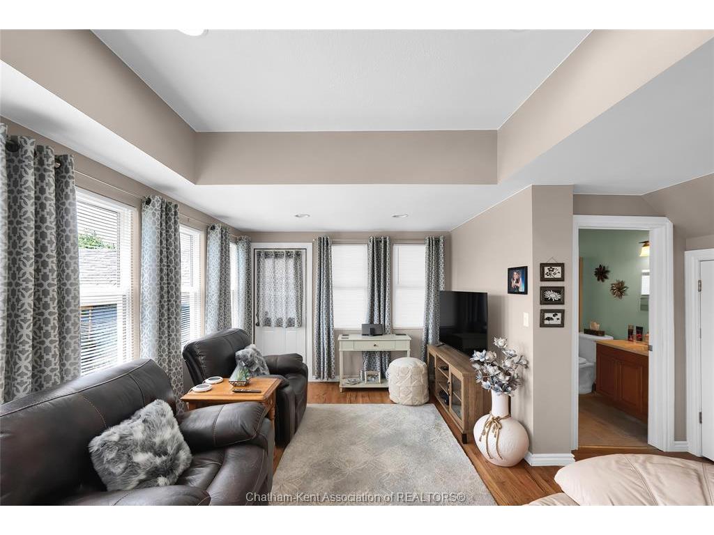 









1039


James

Street,
Wallaceburg,




ON
N8A 2P9

