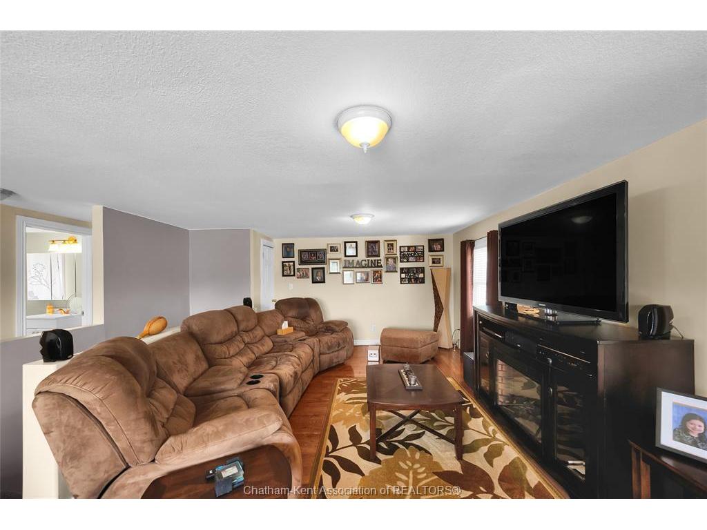 









1039


James

Street,
Wallaceburg,




ON
N8A 2P9

