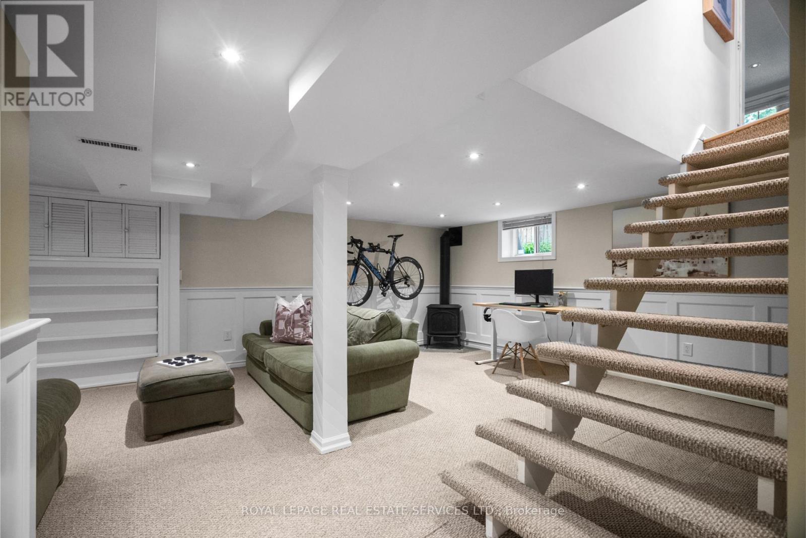 












9 LOYALIST ROAD

,
Toronto,




Ontario
M9A3P2

